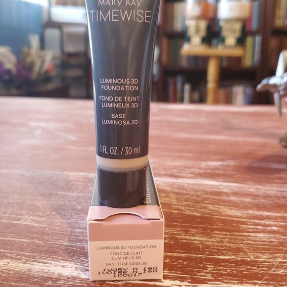 Ivory 160 N (Neutral) Luminous 3D Foundation Normal to Dry Skin Mary Kay - Picture 2 of 4